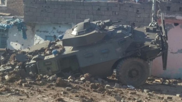 Diyarbakır'da askeri araca bombalı saldırı