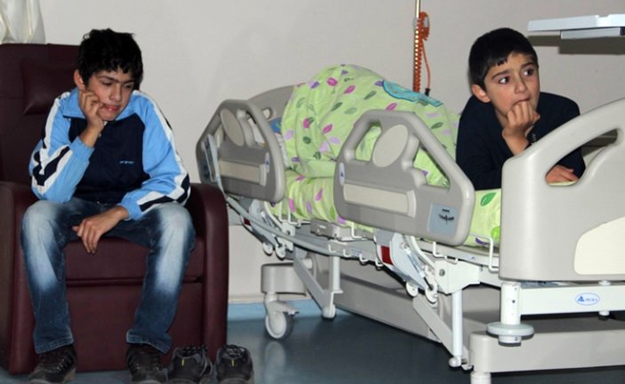 PKK'lılardan kaçan aile hastaneye sığındı