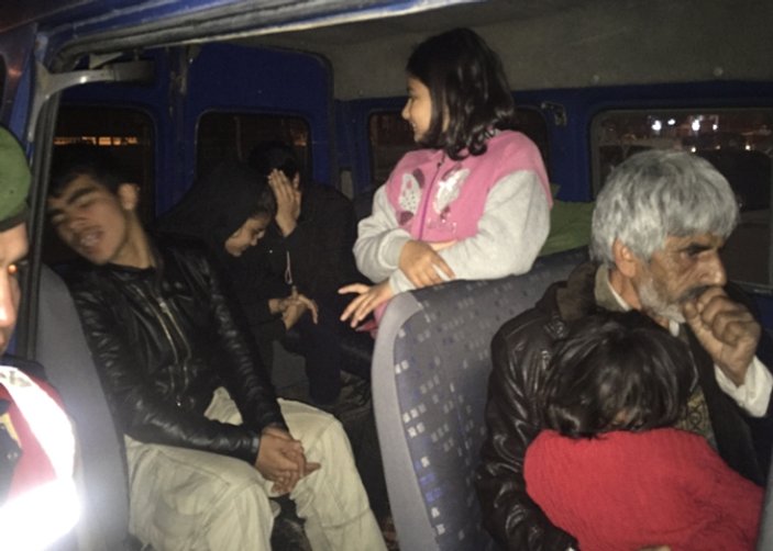 Manisa'da 56 Afgan göçmen yakalandı