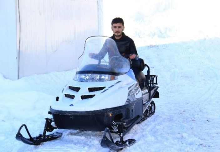 Hakkari'de 2 bin 700 rakımda kayak keyfi