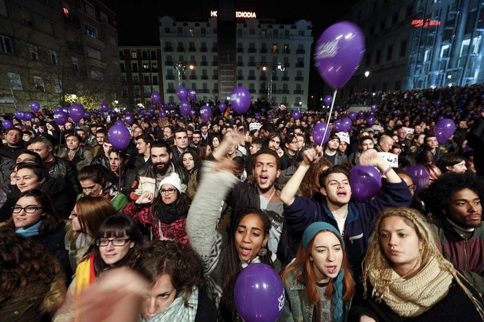 İspanya'da Podemos genel seçime damga vurdu