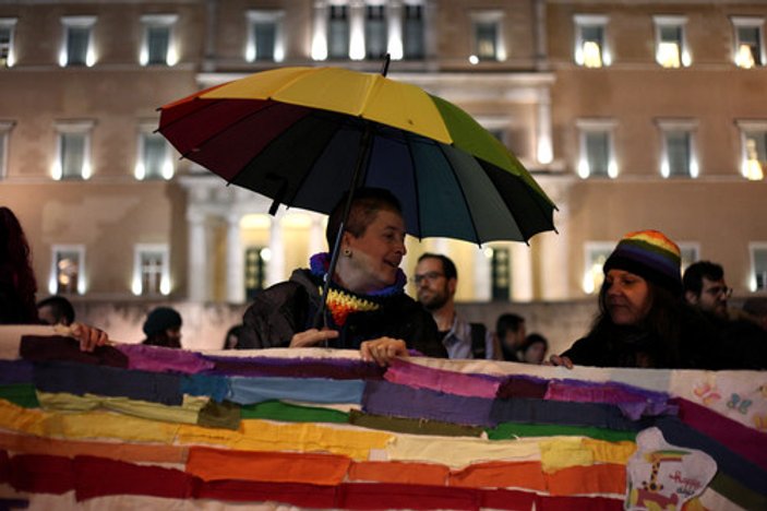 Yunanistan'da eşcinsel evliliklere onay çıktı