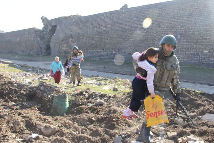 Diyarbakır Sur'daki vatandaşlardan operasyona destek