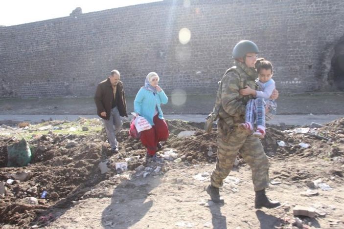 Diyarbakır Sur'daki vatandaşlardan operasyona destek