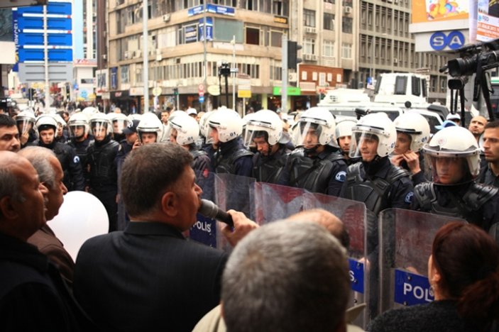 Adana'da polisten eylem yapan CHP'li vekile öneri