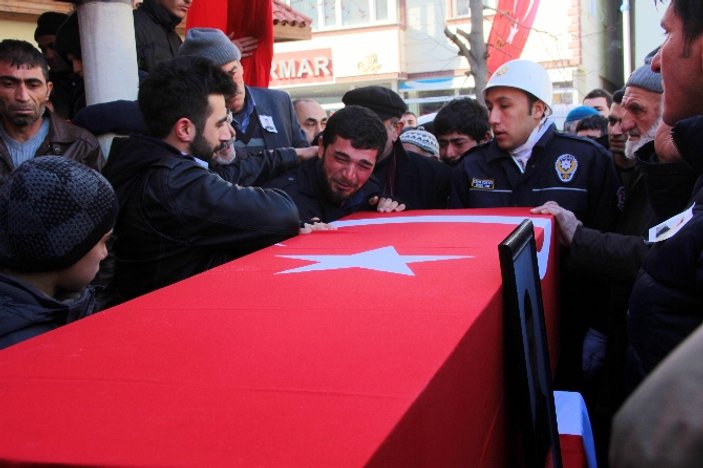 Şehit polis memleketi Erzurum'da son yolculuğuna uğurlandı