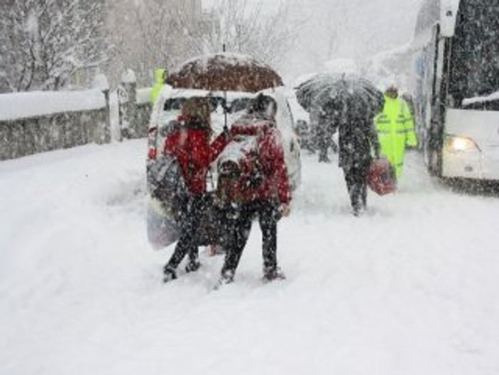 Kar yağışı nedeniyle okulların tatil edildiği iller