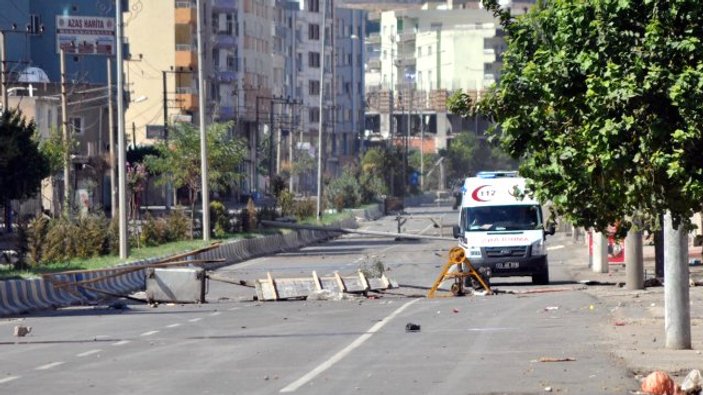 Teröristler 112 acil servis ambulansını kaçırdı