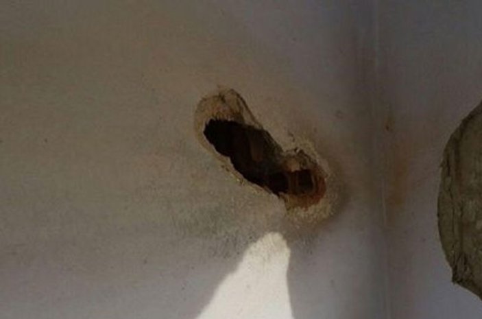 PKK'lıların attığı roketatar mermisi eve isabet etti