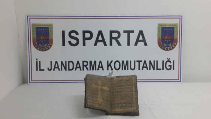 Isparta'da 800 yıllık el yazması İncil ele geçirildi