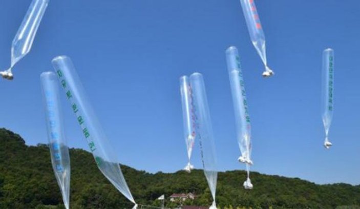 Kuzey Kore balonla Güney Kore'ye 1 milyon bildiri dağıttı