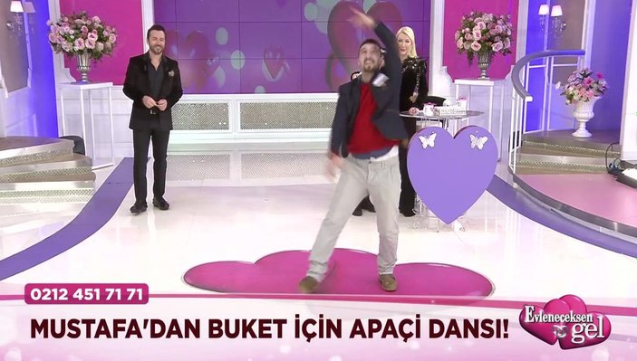 Evlenemeyen adam gelin adayı için Apaçi dansı yaptı İZLE