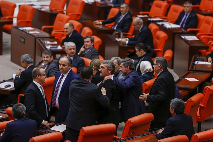 CHP'lilerin diktatör hakareti Meclis'te kavga çıkardı