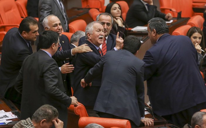 CHP'lilerin diktatör hakareti Meclis'te kavga çıkardı