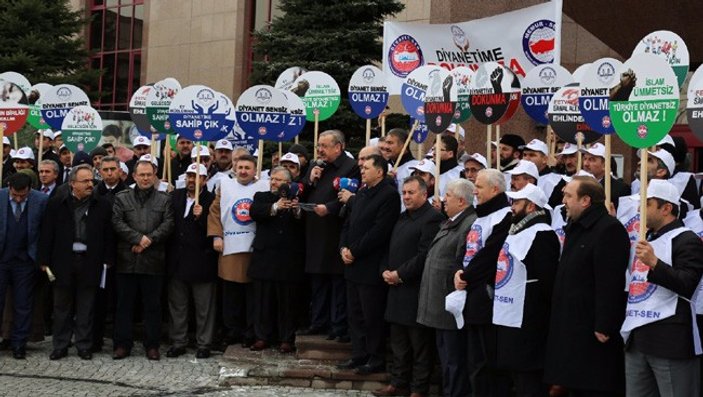 İmamlar Diyanet için eylem yaptı