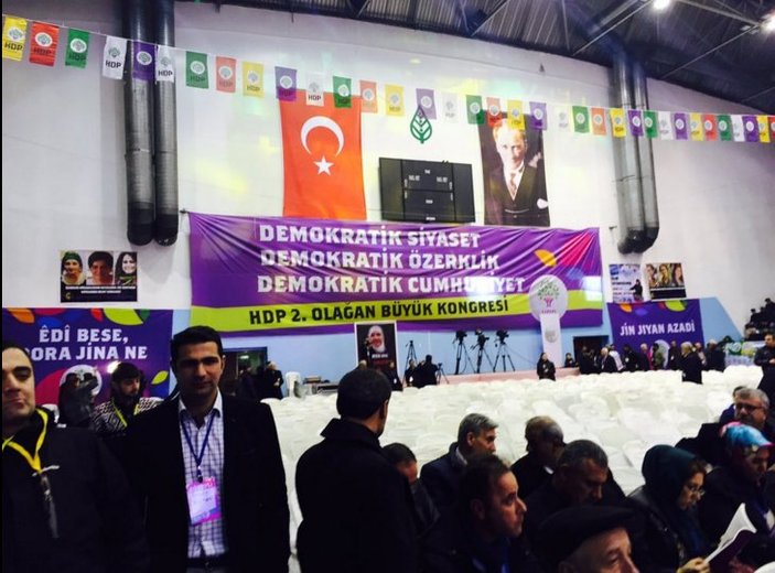 HDP 2. Olağan Kongresi'nde Atatürk posteri