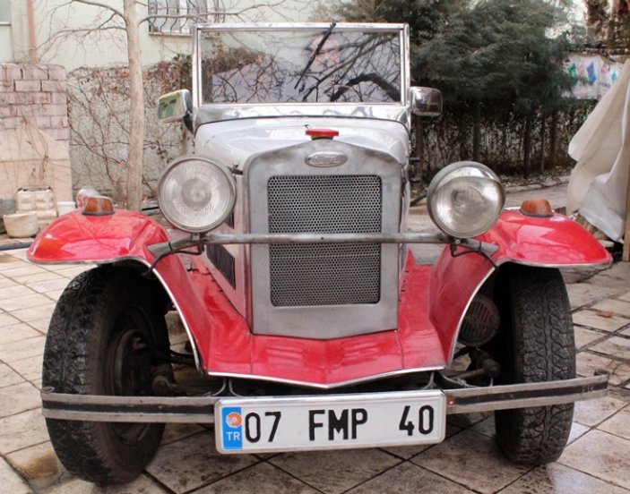 Elazığ'da cumhuriyetle yaşıt otomobile büyük ilgi