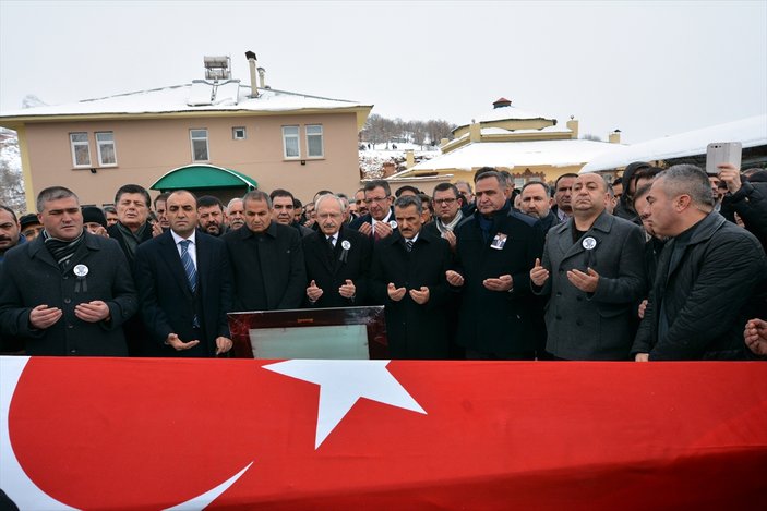 Kamer Genç'in tabutunu Kılıçdaroğlu omuzladı