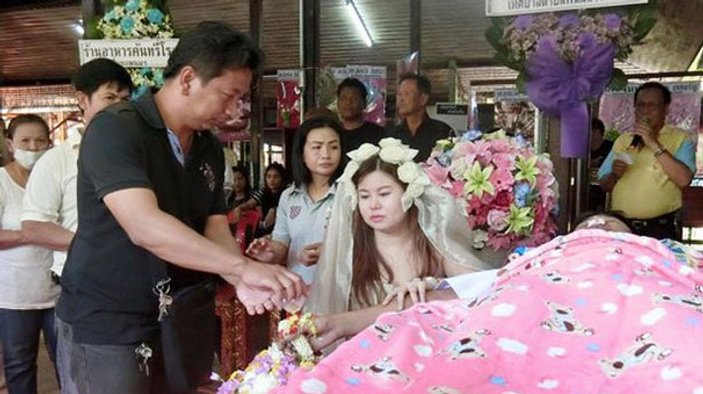 Taylandlı, ölen nişanlısıyla evlendi