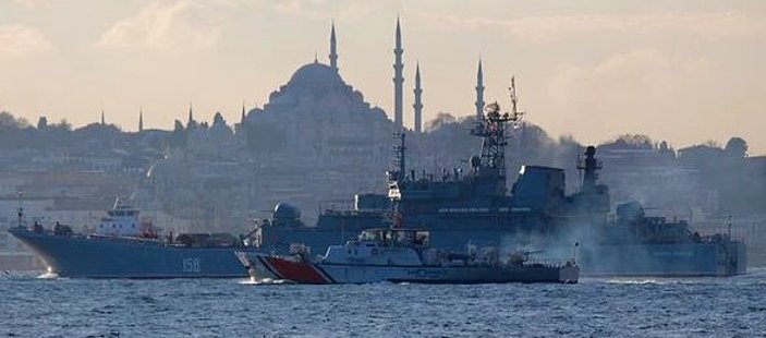 Türk boğazlarından geçen Rus gemileri