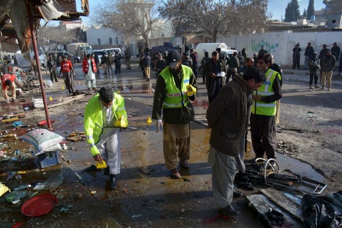Pakistan'da intihar saldırısı: 10 ölü