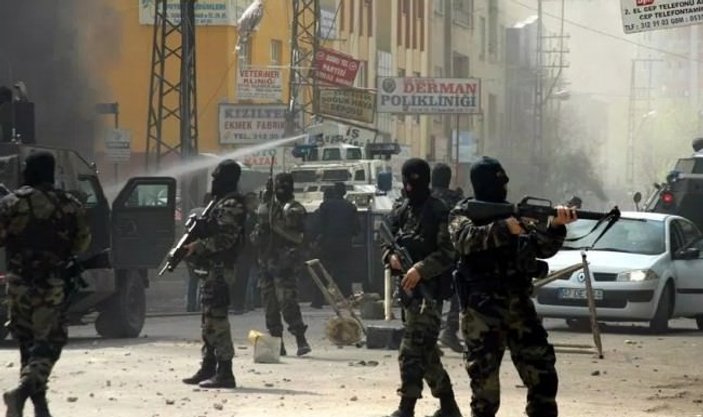 Cizre'de teröristler çember içine alındı