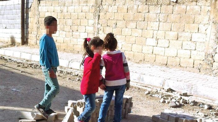 Nusaybin'de PKK çocuklara barikat kurduruyor