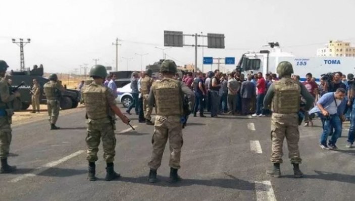 Cizre'ye giden HDP'lilere polis engeli