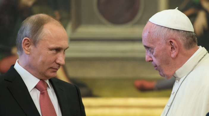 Papa'dan Putin'e övgü