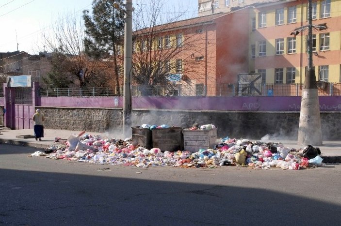 Diyarbakır'da belediye çöpleri toplamıyor