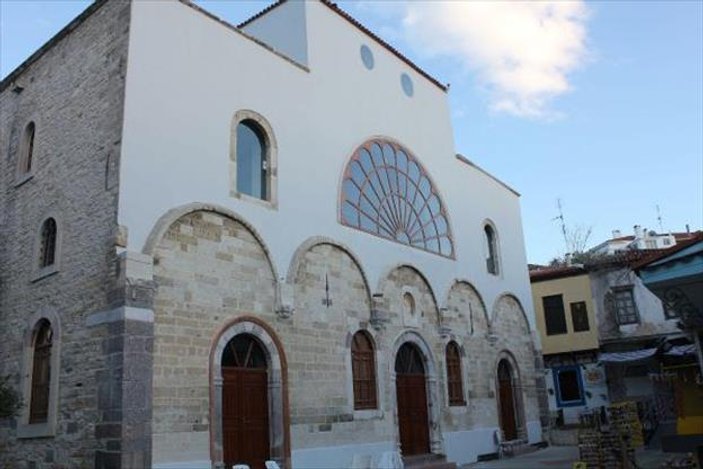 İzmir'de kilise restore edildi 100 yıl sonra ayin yapıldı