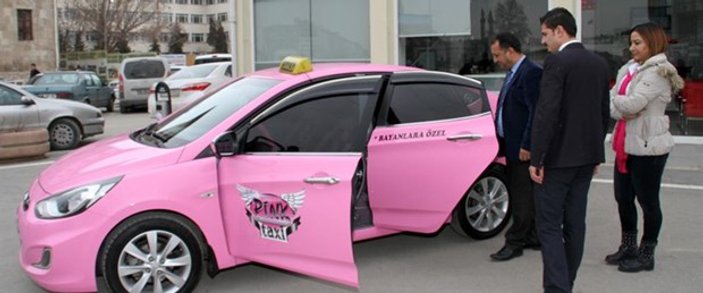Sivas'ta kadınlara özel pembe taksi