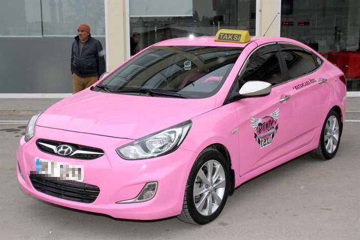 Sivas'ta kadınlara özel pembe taksi