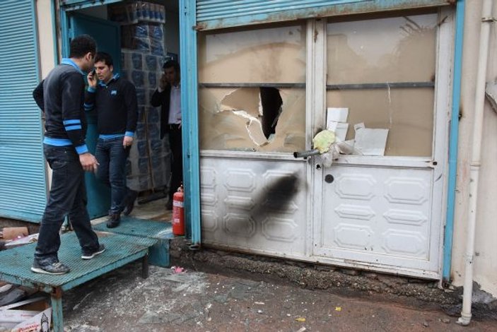 Mardin'de içinde müşteri olan markete molotoflu saldırı