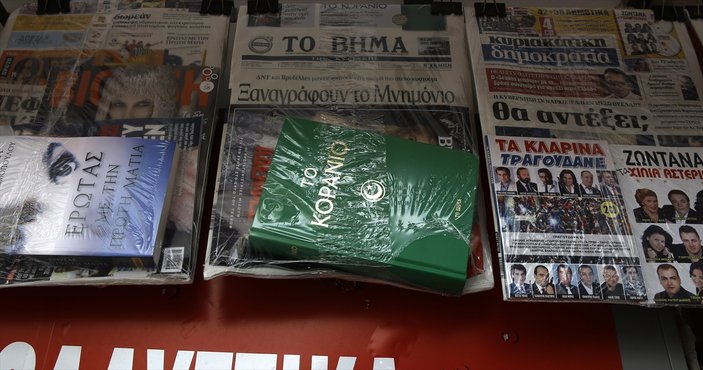 Yunan gazetesi Kuran'ı Kerim dağıttı