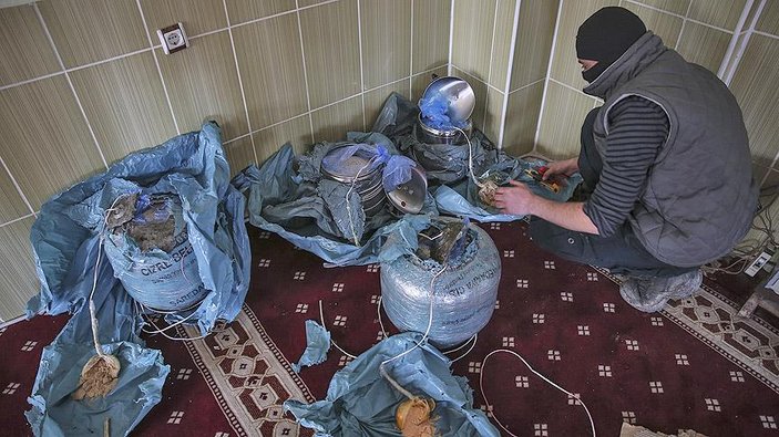 Teröristlerin Cizre'de camiye sakladığı patlayıcılar bulundu