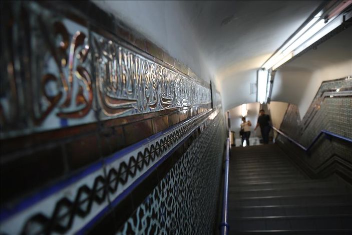 Buenos Aires metrosunda Endülüs sanatı