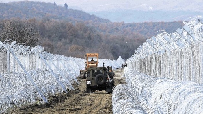 Makedonya, Yunanistan sınırını adım adım kapatıyor