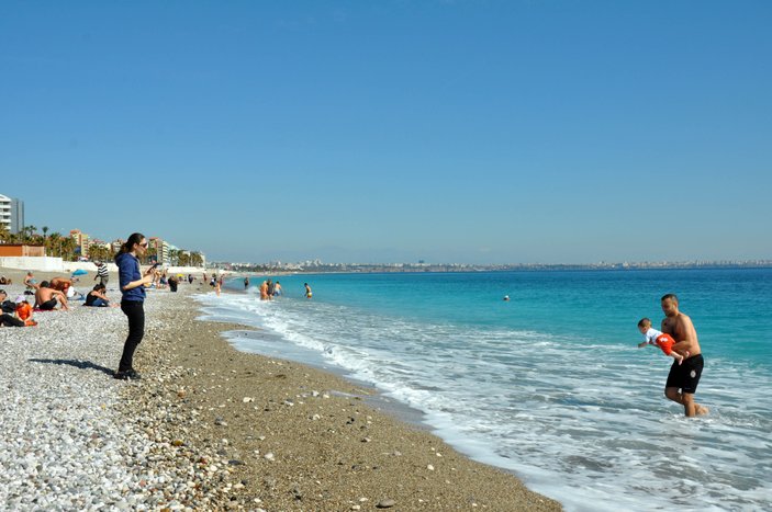 Antalya'da deniz sezonu erken başladı