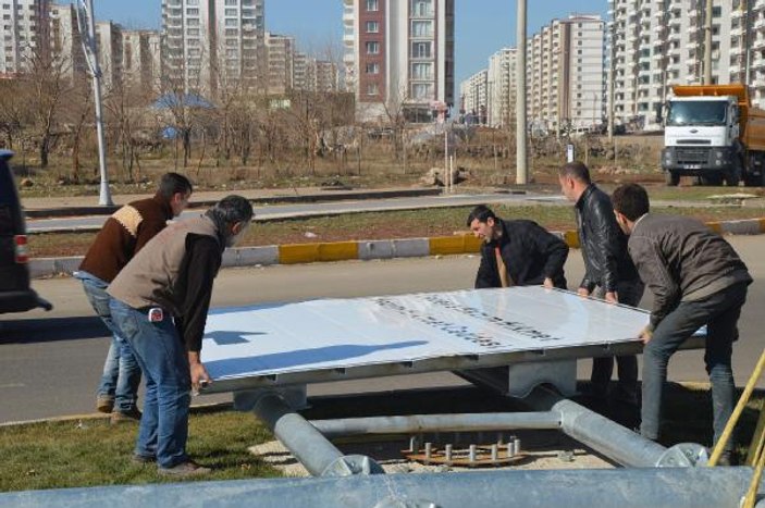 Diyarbakır'da belediyeden Türkçe- Kürtçe yön levhası