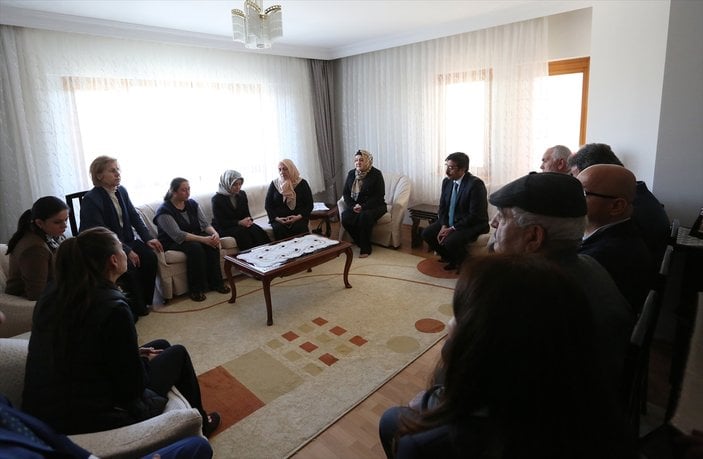 Sare Davutoğlu'ndan şehit ailesine taziye