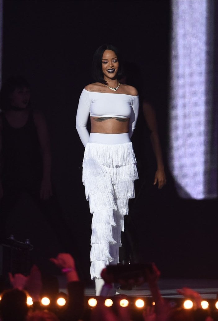 Rihanna'nın seksi dansı