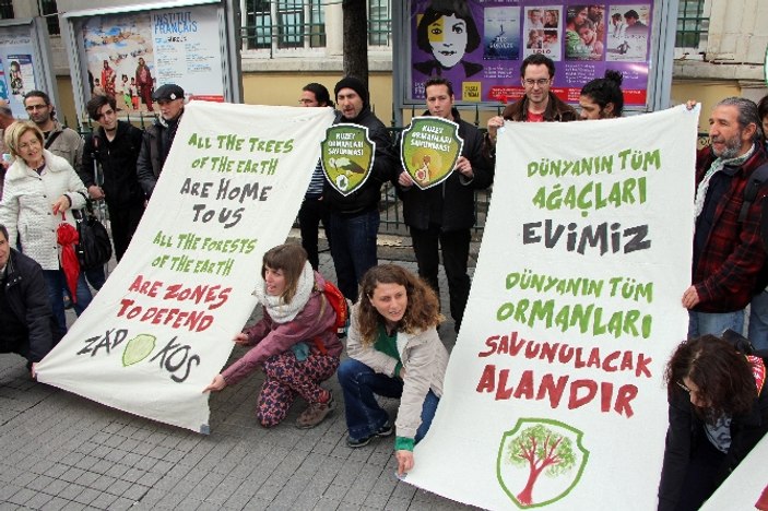 Fransız Konsolosluğu önünde protesto