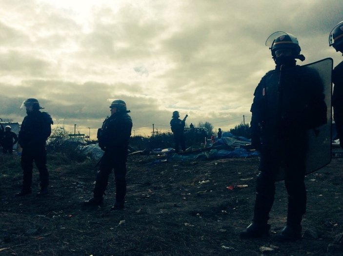 Fransız polisi mülteci kampını yıktı