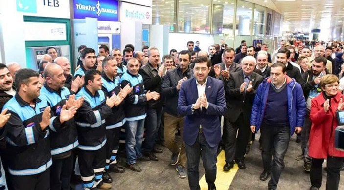 CHP'li Murat Hazinedar işçilere kendini alkışlattı