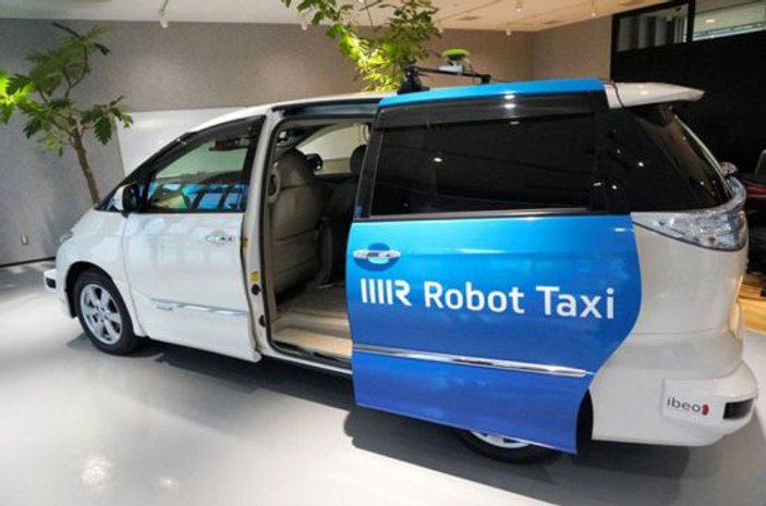 Japonya'da robot taksiler trafiğe çıktı