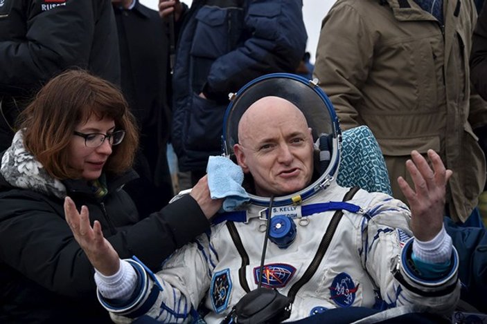 ABD'li astronot ve Rus kozmonot 1 yıl sonra Dünya'ya döndü