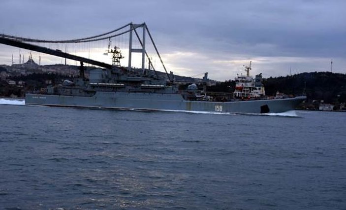 Kriz yaratan Rus savaş gemisi yine boğazdan geçti