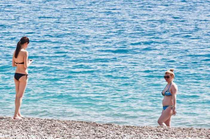 Antalya'da kar manzaralı plaj keyfi