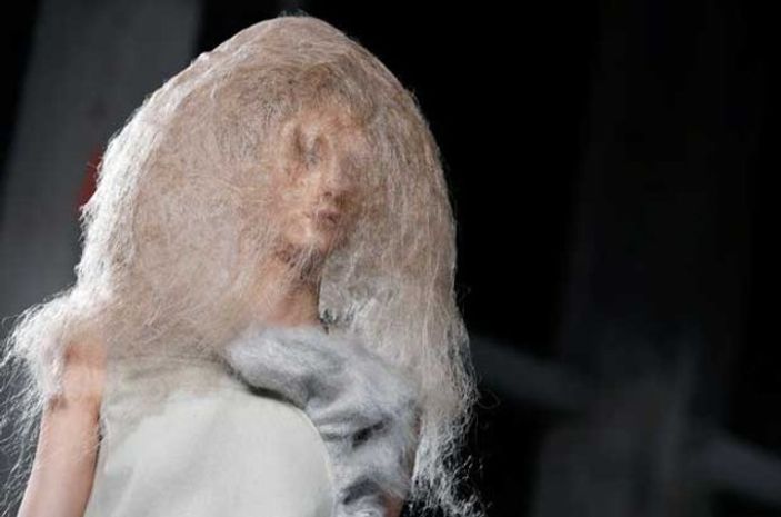 Paris'te tartışma yaratan defile